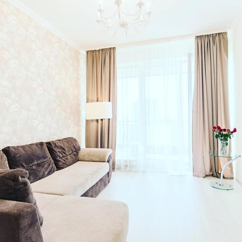 1 Room 60M2 Center Of Obolon Near River Side. With Terrace. 22 Floor Kiev Extérieur photo