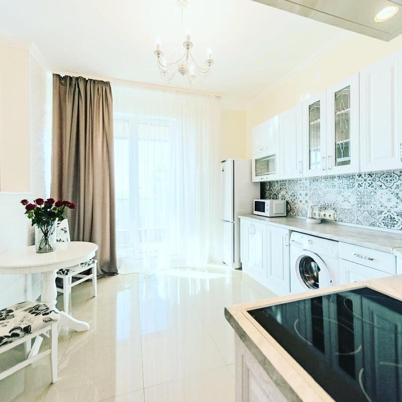 1 Room 60M2 Center Of Obolon Near River Side. With Terrace. 22 Floor Kiev Extérieur photo