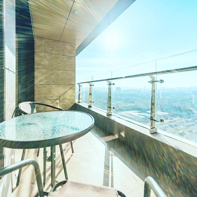 1 Room 60M2 Center Of Obolon Near River Side. With Terrace. 22 Floor Kiev Extérieur photo