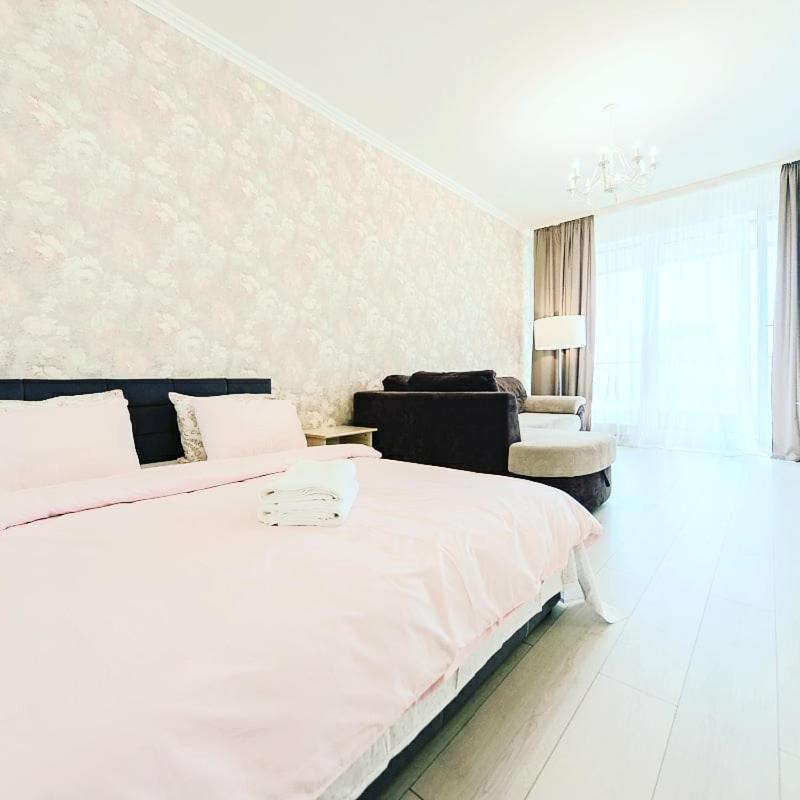 1 Room 60M2 Center Of Obolon Near River Side. With Terrace. 22 Floor Kiev Extérieur photo